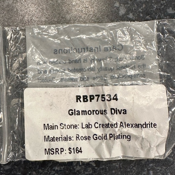 Bomb party June 2024 size 7 - Picture 2 of 2